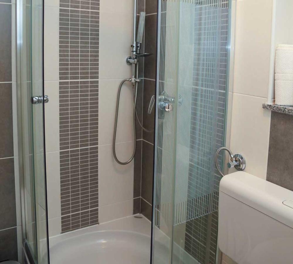 Adrian-Apartments-51511-Malinska-Otok-Krk Primorska 21 Екстериор снимка